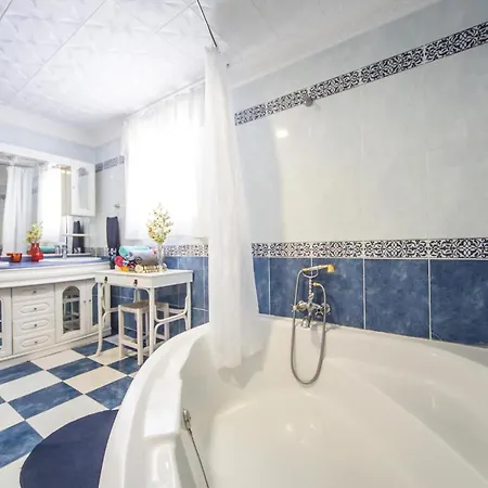 Holiday home Gorgeous In Urbanizacion La Sima *