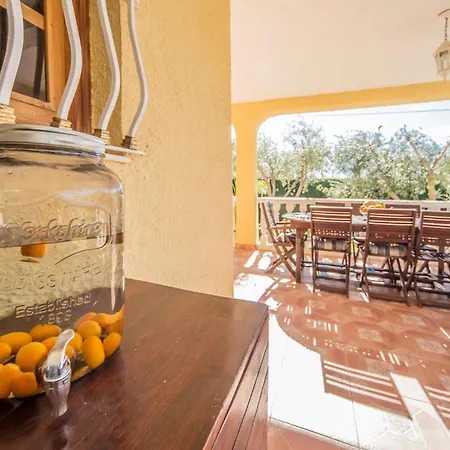 Holiday home Gorgeous In Urbanizacion La Sima *