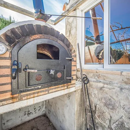 Holiday home Gorgeous In Urbanizacion La Sima Torre de Baba