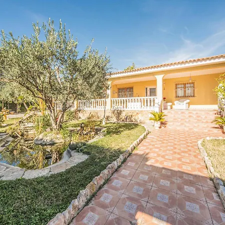 Holiday home Gorgeous In Urbanizacion La Sima Torre de Baba