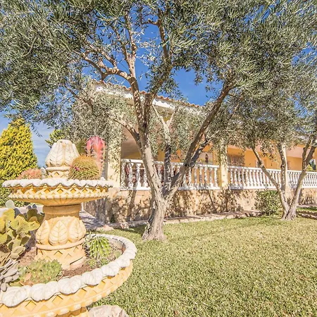 Holiday home Gorgeous In Urbanizacion La Sima *